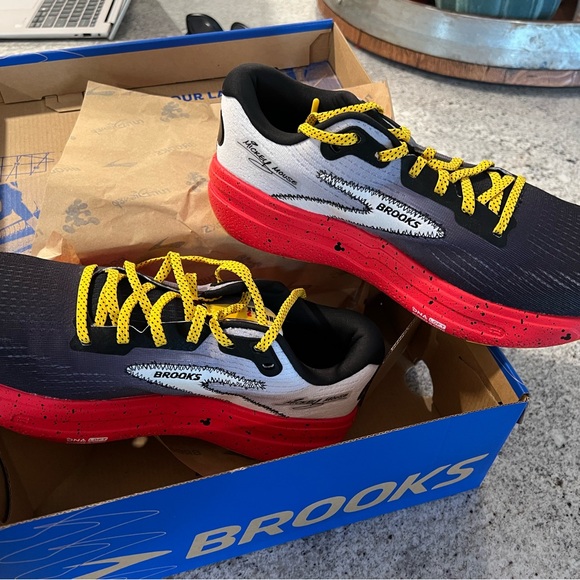 Brooks Running Shoes Ghost Max 2 Mickey Mouse NIB - Picture 1 of 7